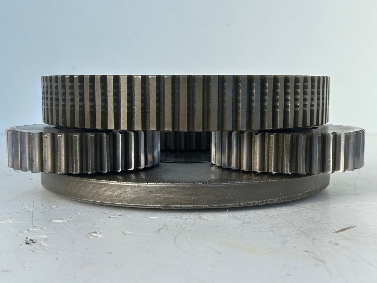 LIEBHERR Original Planetenträger ID-Nr.944171103 mit Planetenräder ID-Nr.944110603-ID-Nr.90201469 mit Lamellenträger ID-Nr.944112103. A900C,A944B,E942,LOS942,LOS944,P942,P944,R942,R944,R944B. #HRV# - Schwenkmotor für Bagger: das Bild 3 LIEBHERR Original Planetenträger ID-Nr.944171103 mit Planetenräder ID-Nr.944110603-ID-Nr.90201469 mit Lamellenträger ID-Nr.944112103. A900C,A944B,E942,LOS942,LOS944,P942,P944,R942,R944,R944B. #HRV# - Schwenkmotor für Bagger: das Bild 3