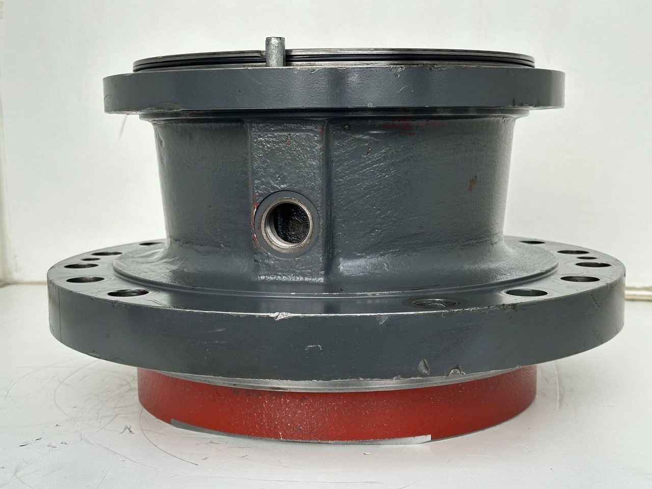 Liebherr Abtriebswellengehäuse ID-Nr.90021076. SAT325A296 - SAT325/294. R934-1550, R936, R938-1650, R940, R945-1866, R946, R950. #90021076.27.10# - Schwenkmotor für Baumaschine: das Bild 1 Liebherr Abtriebswellengehäuse ID-Nr.90021076. SAT325A296 - SAT325/294. R934-1550, R936, R938-1650, R940, R945-1866, R946, R950. #90021076.27.10# - Schwenkmotor für Baumaschine: das Bild 1