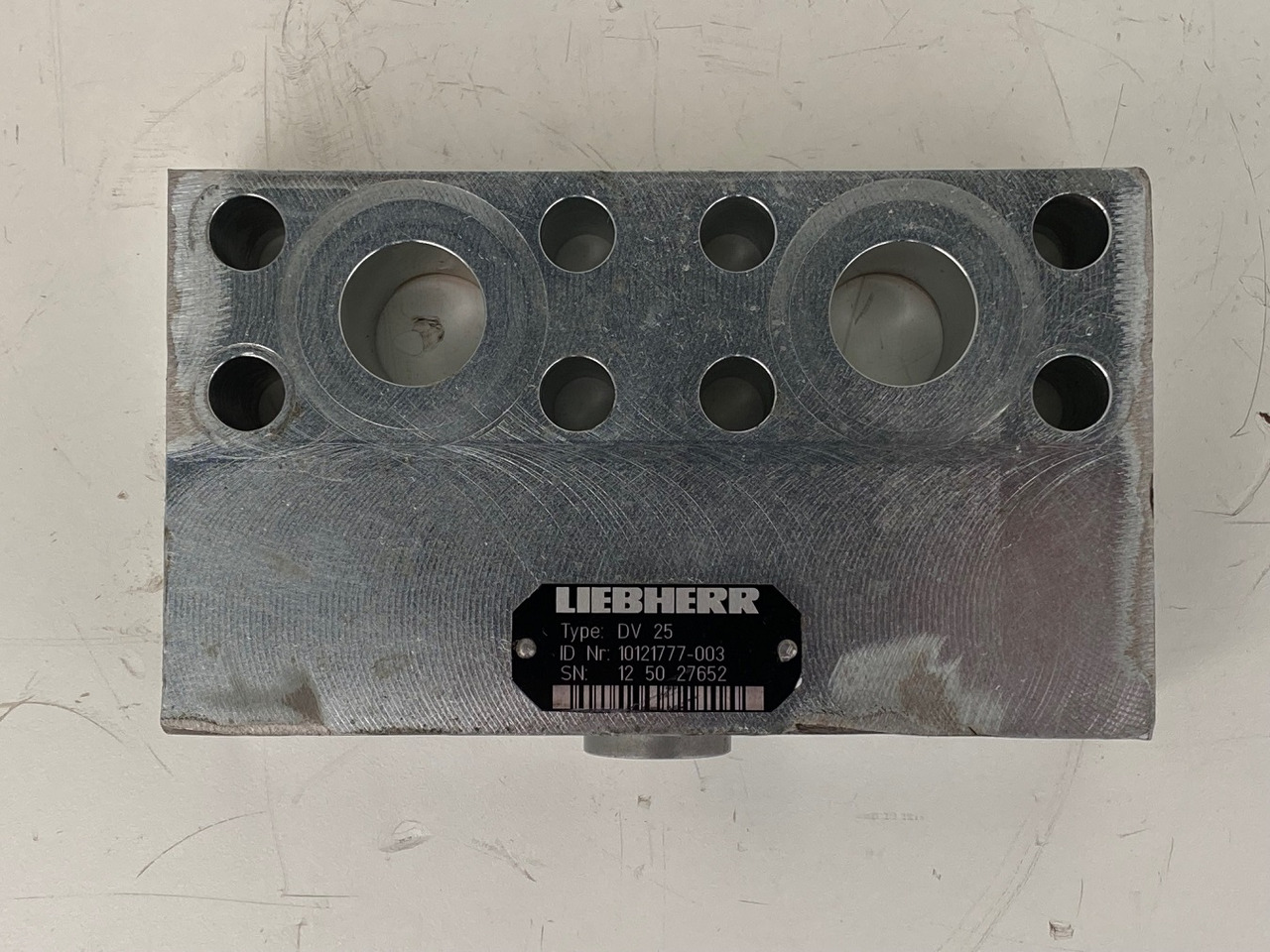 Liebherr Dämpfungsventil ID-Nr.10121777. P924 COMP, P926, R926, R916, R922, R924 COMP, R924, R926 COMP, R926, R930, R936, R946, R950 T, R960 T. #DÄ27652# - Schwenkmotor für Bagger: das Bild 2 Liebherr Dämpfungsventil ID-Nr.10121777. P924 COMP, P926, R926, R916, R922, R924 COMP, R924, R926 COMP, R926, R930, R936, R946, R950 T, R960 T. #DÄ27652# - Schwenkmotor für Bagger: das Bild 2