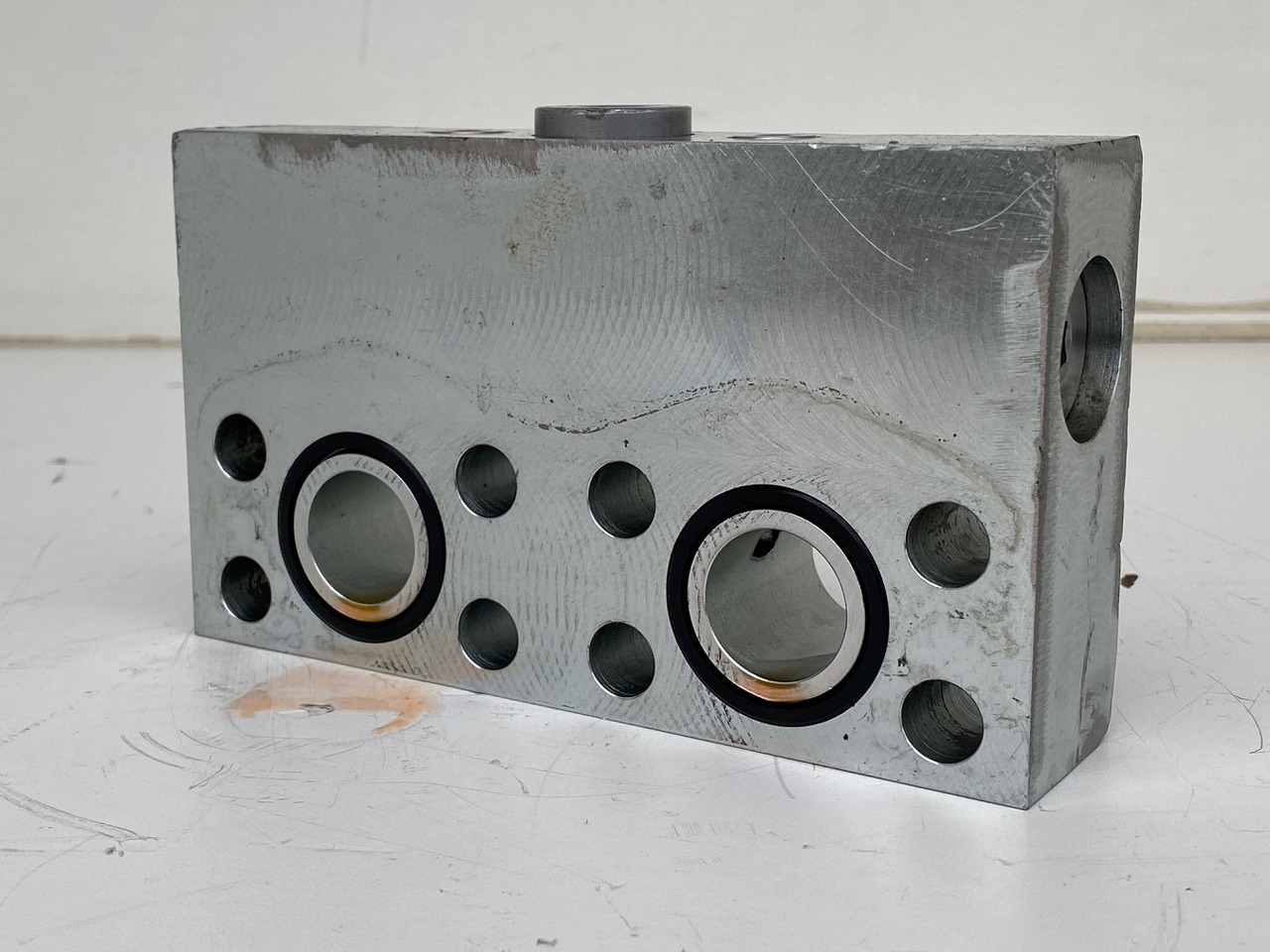 Liebherr Dämpfungsventil ID-Nr.10121777. P924 COMP, P926, R926, R916, R922, R924 COMP, R924, R926 COMP, R926, R930, R936, R946, R950 T, R960 T. #DÄ27652# - Schwenkmotor für Bagger: das Bild 3 Liebherr Dämpfungsventil ID-Nr.10121777. P924 COMP, P926, R926, R916, R922, R924 COMP, R924, R926 COMP, R926, R930, R936, R946, R950 T, R960 T. #DÄ27652# - Schwenkmotor für Bagger: das Bild 3