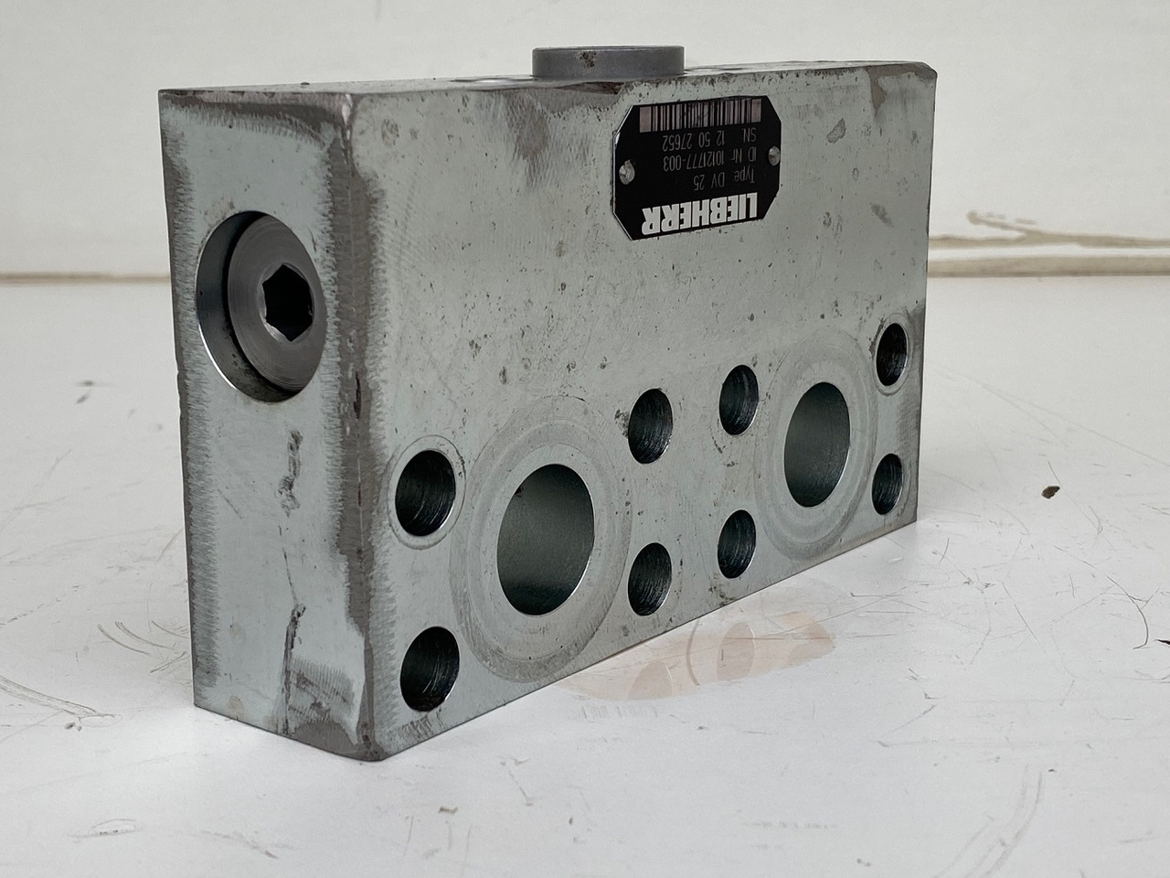 Liebherr Dämpfungsventil ID-Nr.10121777. P924 COMP, P926, R926, R916, R922, R924 COMP, R924, R926 COMP, R926, R930, R936, R946, R950 T, R960 T. #DÄ27652# - Schwenkmotor für Bagger: das Bild 4 Liebherr Dämpfungsventil ID-Nr.10121777. P924 COMP, P926, R926, R916, R922, R924 COMP, R924, R926 COMP, R926, R930, R936, R946, R950 T, R960 T. #DÄ27652# - Schwenkmotor für Bagger: das Bild 4