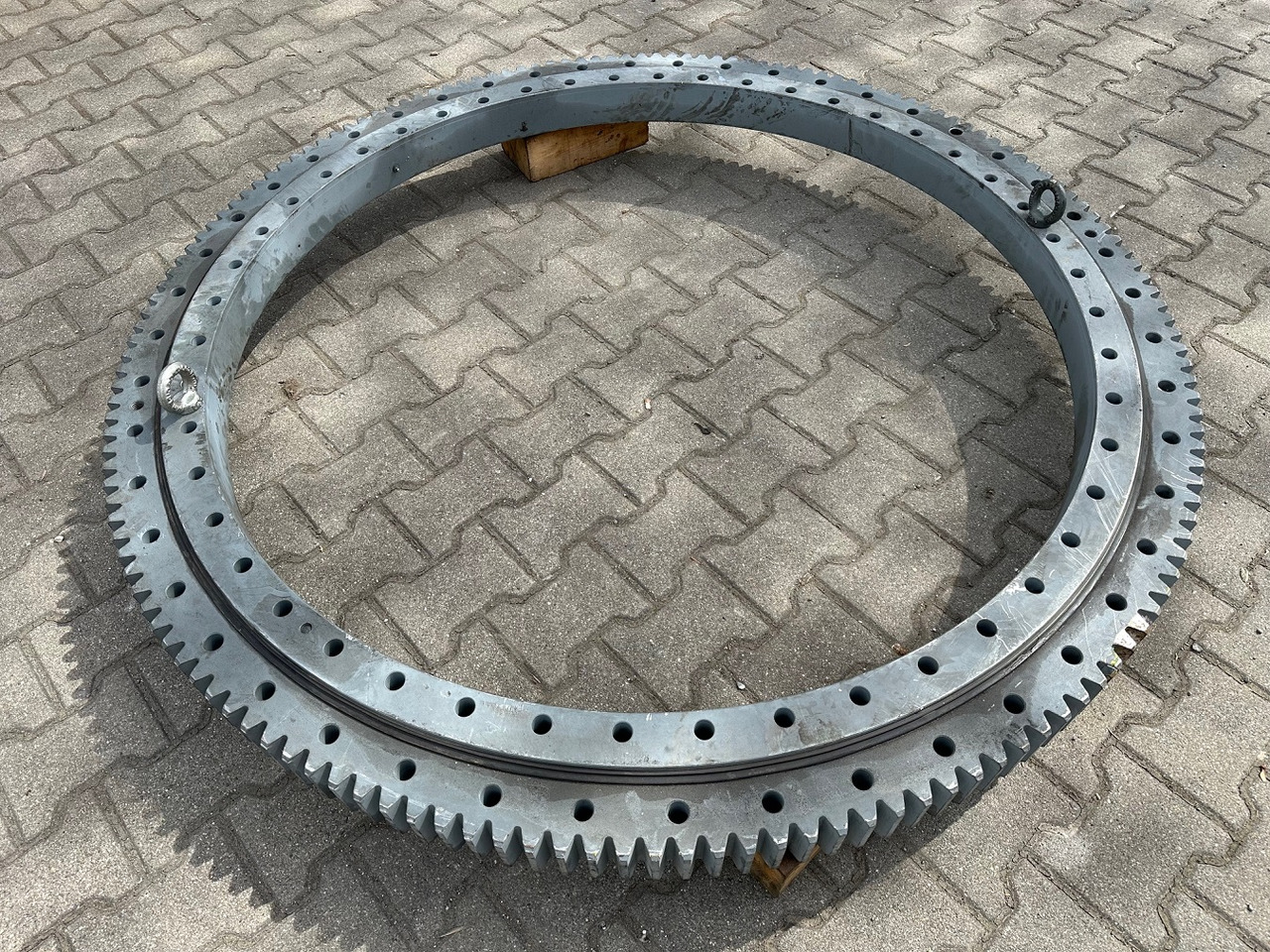 Liebherr Drehkranz - Kugeldrehverbindung Typ:KUD75 VA 007. ID-Nr.982860001. #10014# - Drehkranz für Baumaschine: das Bild 3 Liebherr Drehkranz - Kugeldrehverbindung Typ:KUD75 VA 007. ID-Nr.982860001. #10014# - Drehkranz für Baumaschine: das Bild 3