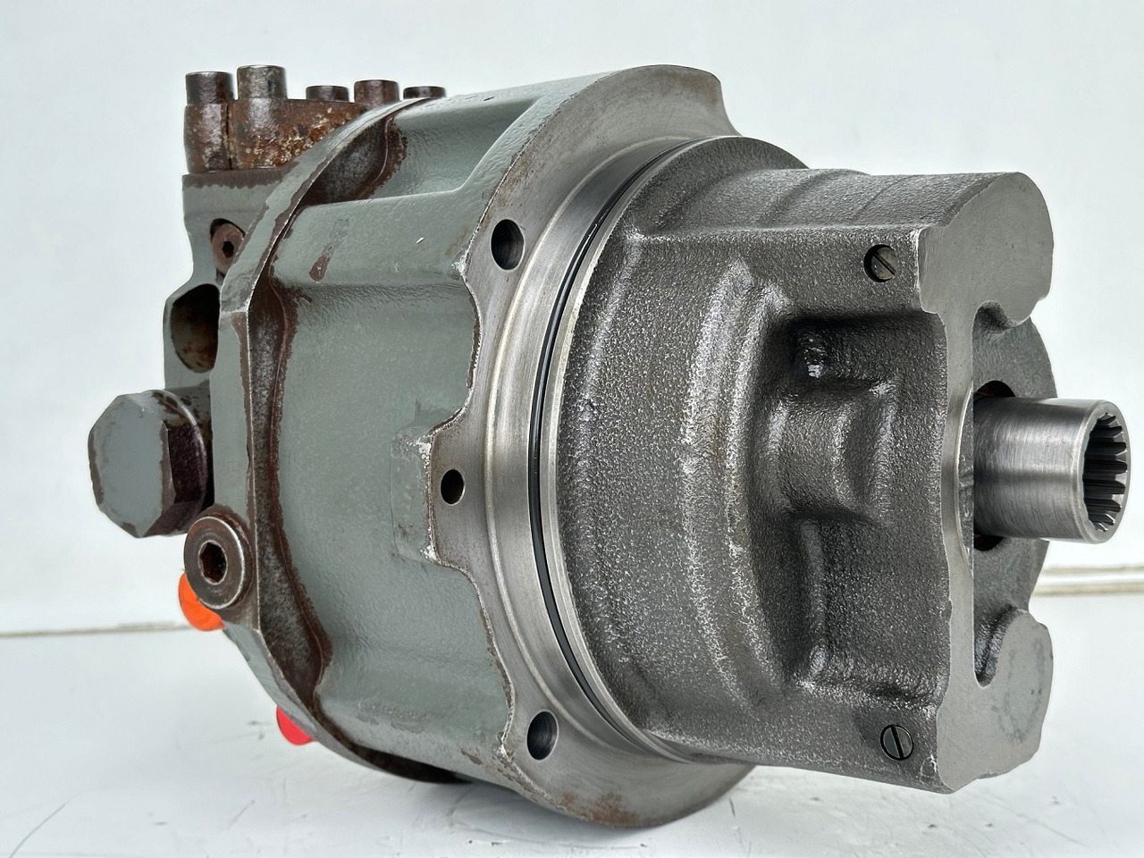 Liebherr Hydraulikeinbaumotor CMVE O 108. ID-Nr.10118562 - ID-Nr.10132610 - ID-Nr.10129048. LOS1916, LOS916, LOS926, R906, R916, R918, R920, R922, R924, R926COMP, R926, R936. #28314# - Hydraulikmotor für Baumaschine: das Bild 1 Liebherr Hydraulikeinbaumotor CMVE O 108. ID-Nr.10118562 - ID-Nr.10132610 - ID-Nr.10129048. LOS1916, LOS916, LOS926, R906, R916, R918, R920, R922, R924, R926COMP, R926, R936. #28314# - Hydraulikmotor für Baumaschine: das Bild 1