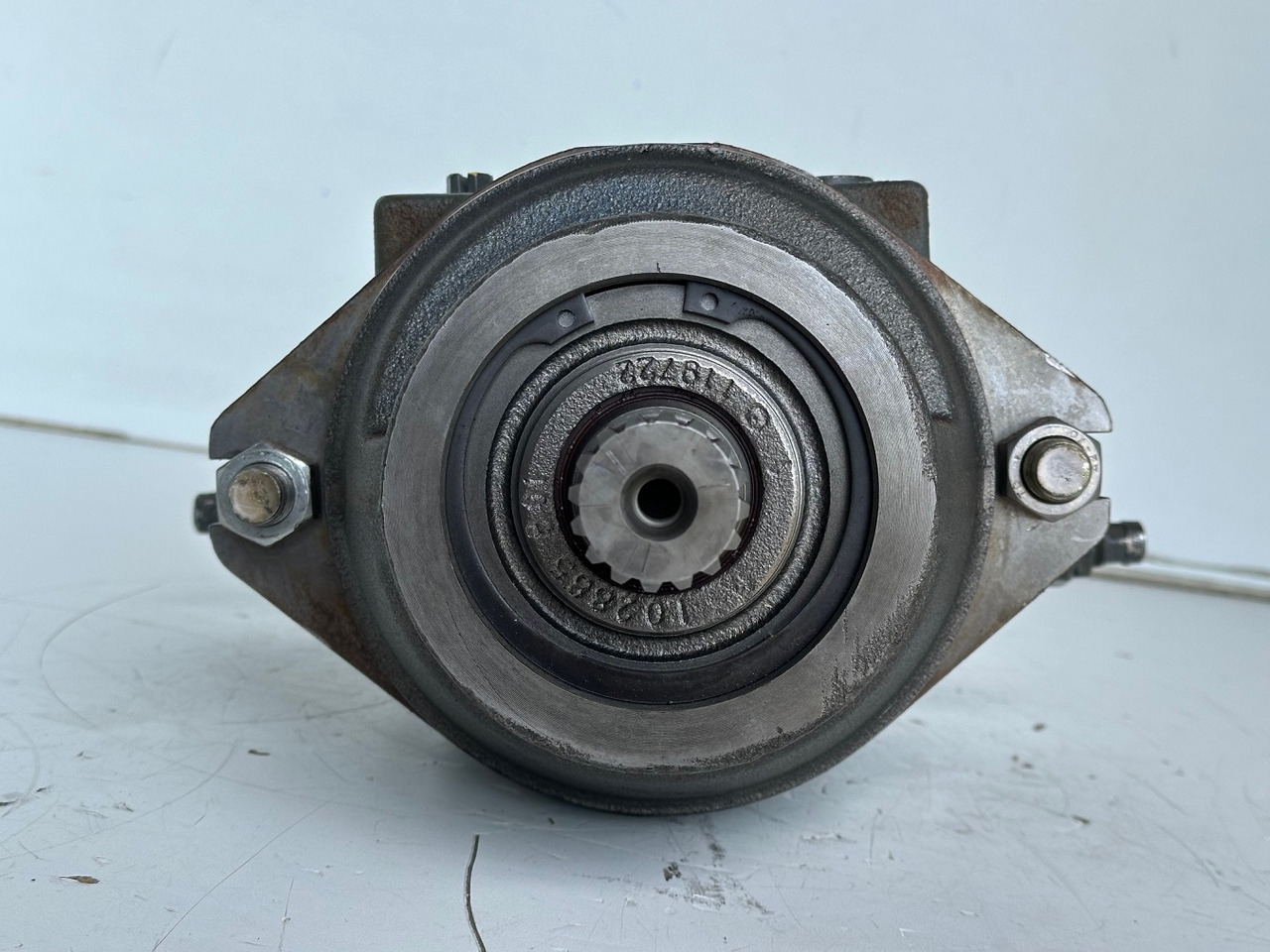 Liebherr Hydraulikeinbaumotor Typ:FMF058, ID-Nr.10122576 - ID-Nr.10145827 - ID-Nr.11371069. LOS1906, P924 COMP , R906, R906 PROTO, R916, R922, R924, R924 COMP, R926 COMP, R926 K LC. #39780# - Hydraulikmotor für Bagger: das Bild 5 Liebherr Hydraulikeinbaumotor Typ:FMF058, ID-Nr.10122576 - ID-Nr.10145827 - ID-Nr.11371069. LOS1906, P924 COMP , R906, R906 PROTO, R916, R922, R924, R924 COMP, R926 COMP, R926 K LC. #39780# - Hydraulikmotor für Bagger: das Bild 5