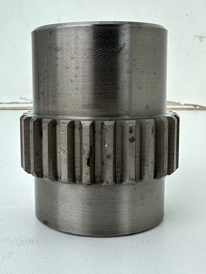 Liebherr Lamellenträger ID-Nr.9443996 - ID-Nr.944399603. FAT550, FAT550/556. LU950C, LU950CLGP, LU950CLT, PR742, PR742B, PR742BL, PR742BM, RL42B. #9443996.02# - Fahrantrieb für Baumaschine: das Bild 1 Liebherr Lamellenträger ID-Nr.9443996 - ID-Nr.944399603. FAT550, FAT550/556. LU950C, LU950CLGP, LU950CLT, PR742, PR742B, PR742BL, PR742BM, RL42B. #9443996.02# - Fahrantrieb für Baumaschine: das Bild 1