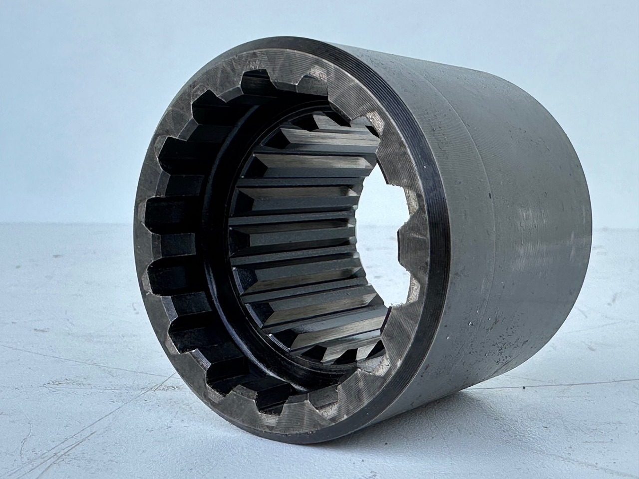 Liebherr Nabe. ID-Nr.90019646. SAT325/274. R946, R950, RZG390. #90019646.FR.40254# - Schwenkmotor für Kettenbagger: das Bild 3 Liebherr Nabe. ID-Nr.90019646. SAT325/274. R946, R950, RZG390. #90019646.FR.40254# - Schwenkmotor für Kettenbagger: das Bild 3