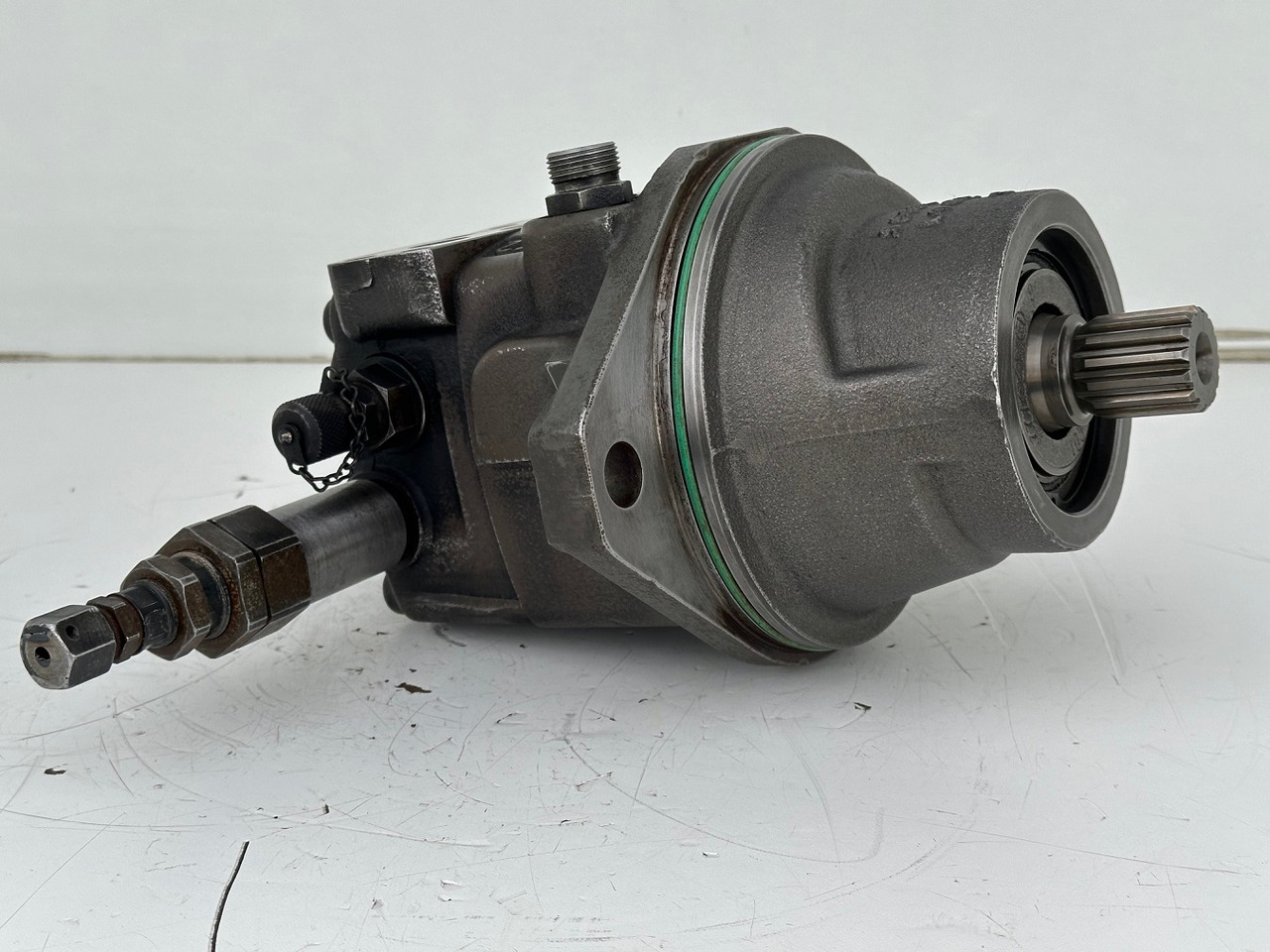 Liebherr Original Hydraulikeinbaumotor FMF045. ID-Nr.12464105. SAT250/287. LH18M, LH22C, LH22M, LH24M, LH26EC, LH26EM, LH26M. #12464105.20985# - Schwenkmotor für Baumaschine: das Bild 3 Liebherr Original Hydraulikeinbaumotor FMF045. ID-Nr.12464105. SAT250/287. LH18M, LH22C, LH22M, LH24M, LH26EC, LH26EM, LH26M. #12464105.20985# - Schwenkmotor für Baumaschine: das Bild 3