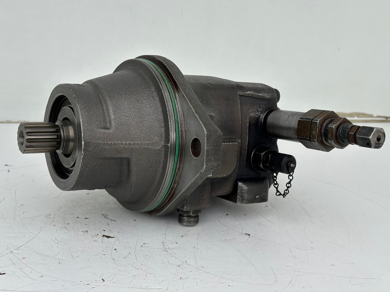 Liebherr Original Hydraulikeinbaumotor FMF045. ID-Nr.12464105. SAT250/287. LH18M, LH22C, LH22M, LH24M, LH26EC, LH26EM, LH26M. #12464105.20985# - Schwenkmotor für Baumaschine: das Bild 5 Liebherr Original Hydraulikeinbaumotor FMF045. ID-Nr.12464105. SAT250/287. LH18M, LH22C, LH22M, LH24M, LH26EC, LH26EM, LH26M. #12464105.20985# - Schwenkmotor für Baumaschine: das Bild 5