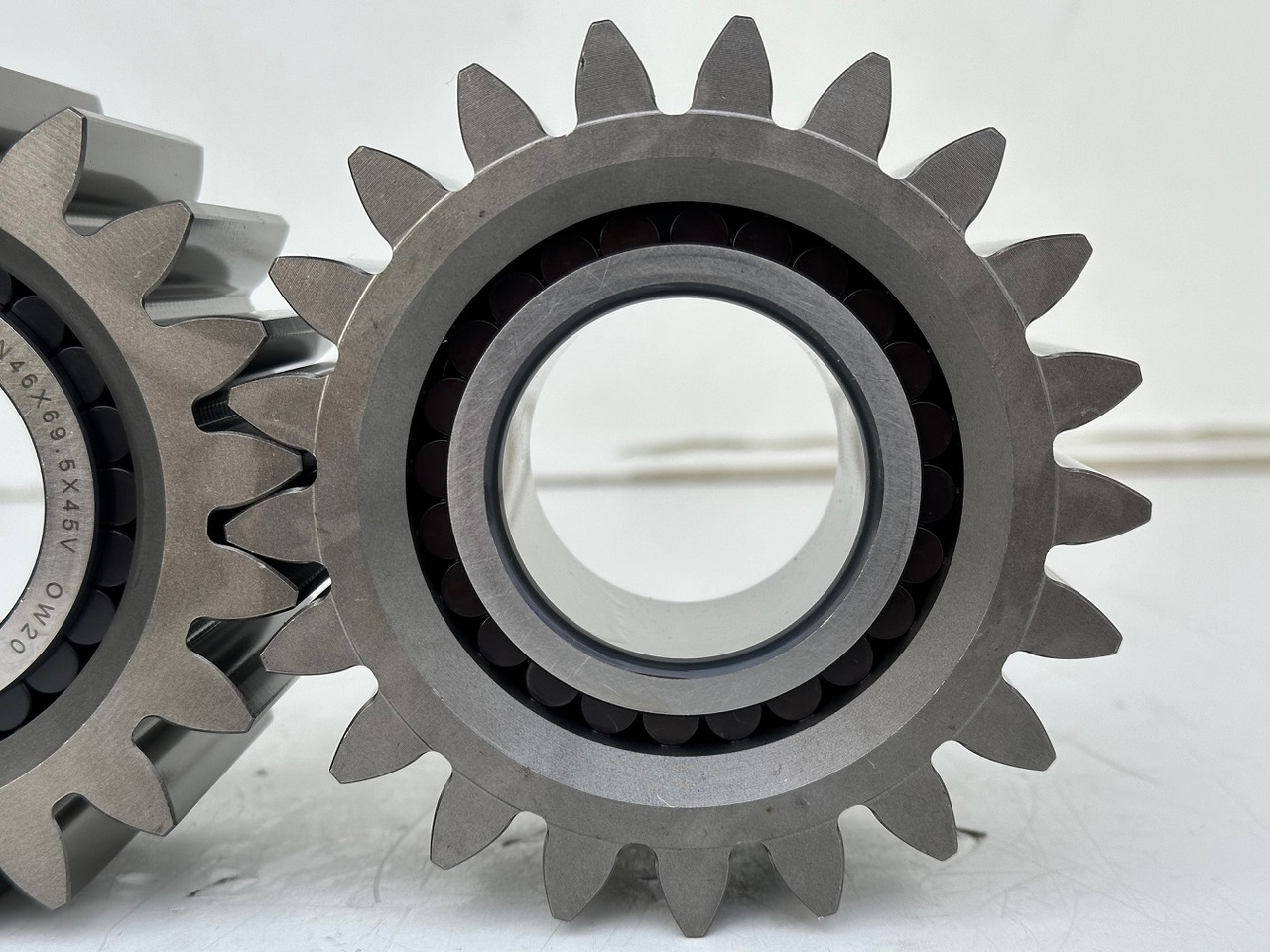 Fahrantrieb für Kettenbagger Liebherr Planetenrad mit Zylinderrollenlager ID-Nr.969490401-ID-Nr.10168338. FAT355P076-FAT355P077-FAT355P120.  LH26,LH30C,LH40C,ER934,LO1916,LO1926,LOS916,LOS926,R906,R906 PROTO,R916,R920,R922,R924,R: das Bild 10