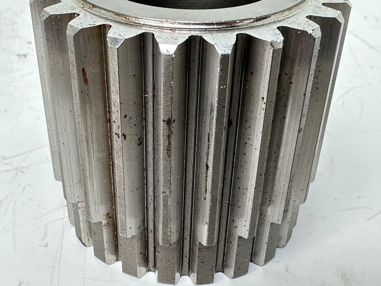 Liebherr Sonnenrad ID-Nr.9442837. FAT350 - FAT350P022 - FAT350P032 - FAT350P059 - FAT350P062 - FAT350P068 - FAT350P079. LH22, LOS103, ER912, LOS914, LOS924 COMP, R313, R317, R900, R902, R904, R912, - Getriebe für Kettenbagger: das Bild 4 Liebherr Sonnenrad ID-Nr.9442837. FAT350 - FAT350P022 - FAT350P032 - FAT350P059 - FAT350P062 - FAT350P068 - FAT350P079. LH22, LOS103, ER912, LOS914, LOS924 COMP, R313, R317, R900, R902, R904, R912, - Getriebe für Kettenbagger: das Bild 4