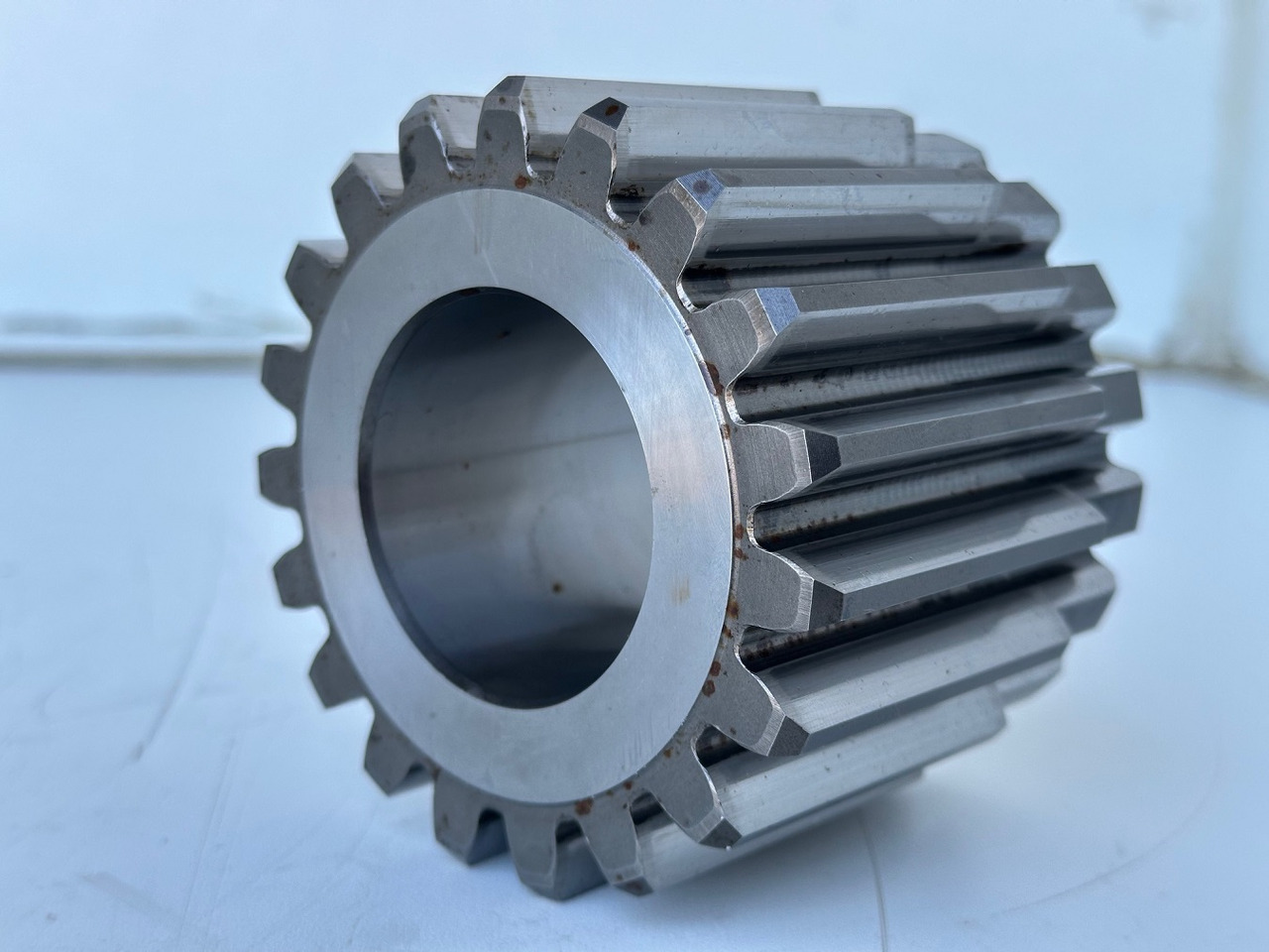 Liebherr Sonnenrad ID-Nr.969490701. FAT355P076-FAT355P077-FAT355P120. LH26,LH30C,LH40C,LO1916,LO1926,LOS916,LOS926,R906,R916,R920,R922,R924,R926. #969490701.06.08# - Fahrantrieb für Kettenbagger: das Bild 2 Liebherr Sonnenrad ID-Nr.969490701. FAT355P076-FAT355P077-FAT355P120. LH26,LH30C,LH40C,LO1916,LO1926,LOS916,LOS926,R906,R916,R920,R922,R924,R926. #969490701.06.08# - Fahrantrieb für Kettenbagger: das Bild 2