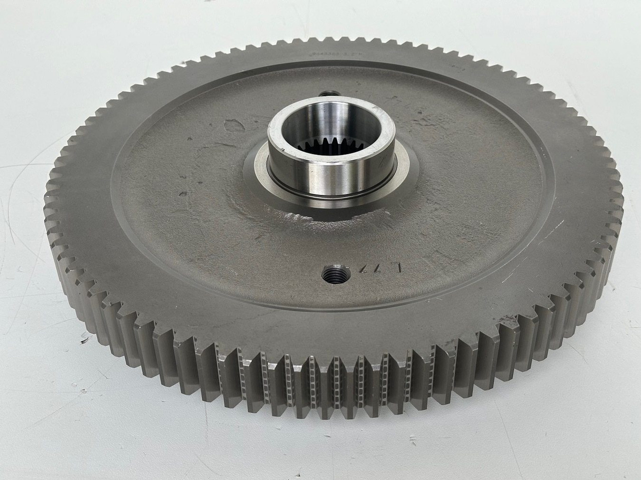 Liebherr Stirnrad ID-Nr.9443363 - ID-Nr.944336303. Fahrantrieb Typ:FAT650/508, FAT650E508, FAT650F519, FAT650F531, FAT650F549. PR752, PR754, PR756, RL52, RL64, RL66. #944336303.01# - Fahrantrieb für Baumaschine: das Bild 1 Liebherr Stirnrad ID-Nr.9443363 - ID-Nr.944336303. Fahrantrieb Typ:FAT650/508, FAT650E508, FAT650F519, FAT650F531, FAT650F549. PR752, PR754, PR756, RL52, RL64, RL66. #944336303.01# - Fahrantrieb für Baumaschine: das Bild 1