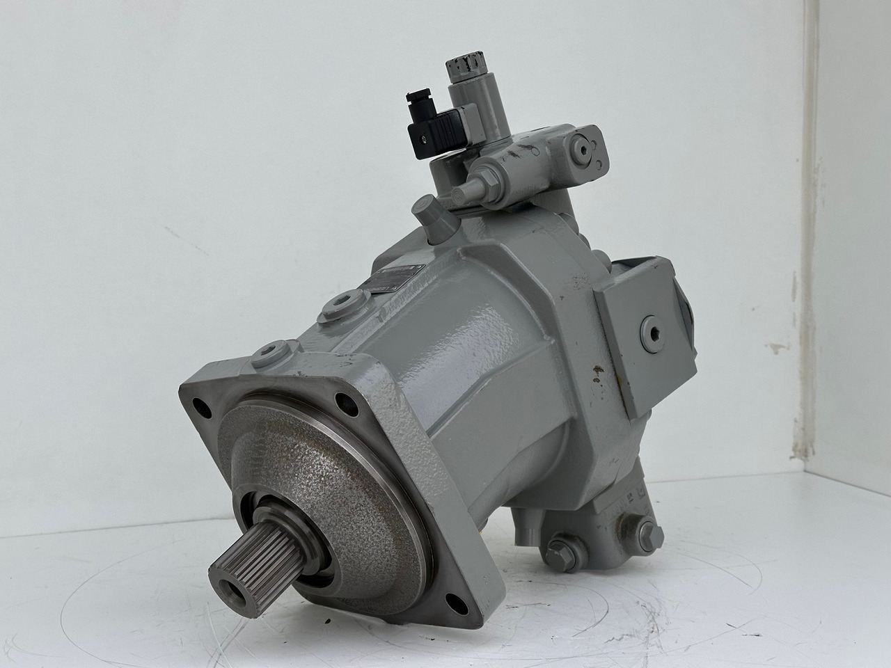 Liebherr Verstellmotor ID-Nr.510240108 - Hydromatik Rexroth Axialkolben-Verstellmotor Typ:A6VM140EP2D/63W-VZB017HB. #24338070# - Hydraulikmotor für Raupenkran: das Bild 1 Liebherr Verstellmotor ID-Nr.510240108 - Hydromatik Rexroth Axialkolben-Verstellmotor Typ:A6VM140EP2D/63W-VZB017HB. #24338070# - Hydraulikmotor für Raupenkran: das Bild 1