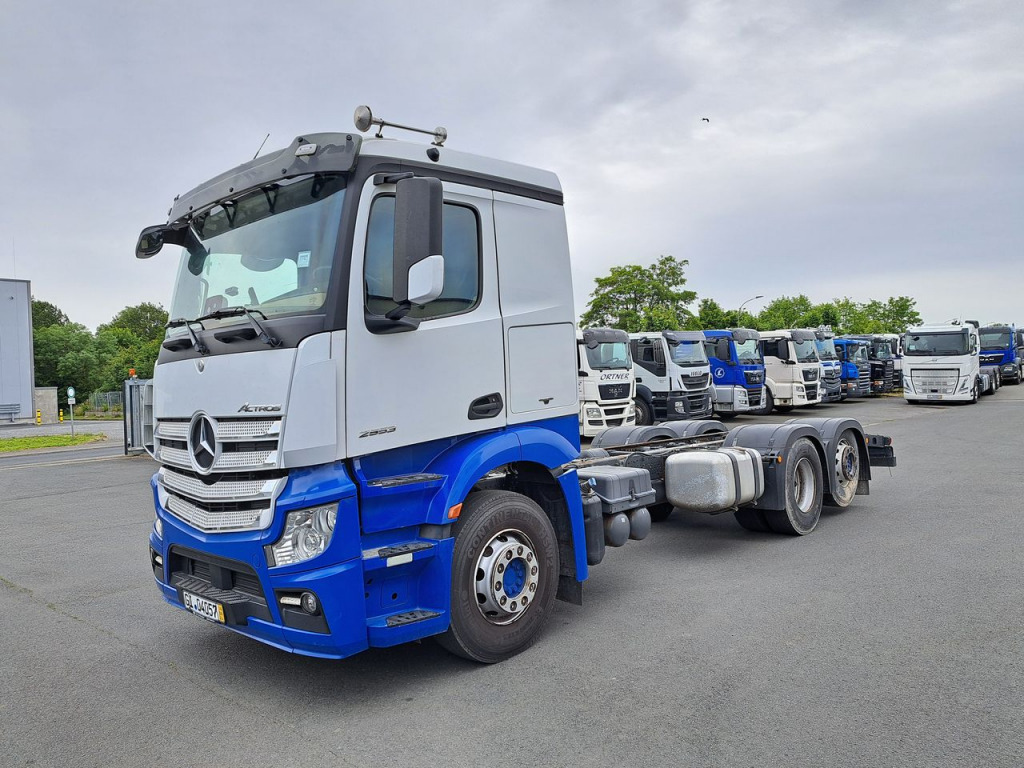 Mercedes Benz 2553 Actros 6x2 (Nr. 5790) - Fahrgestell LKW: das Bild 3 Mercedes Benz 2553 Actros 6x2 (Nr. 5790) - Fahrgestell LKW: das Bild 3