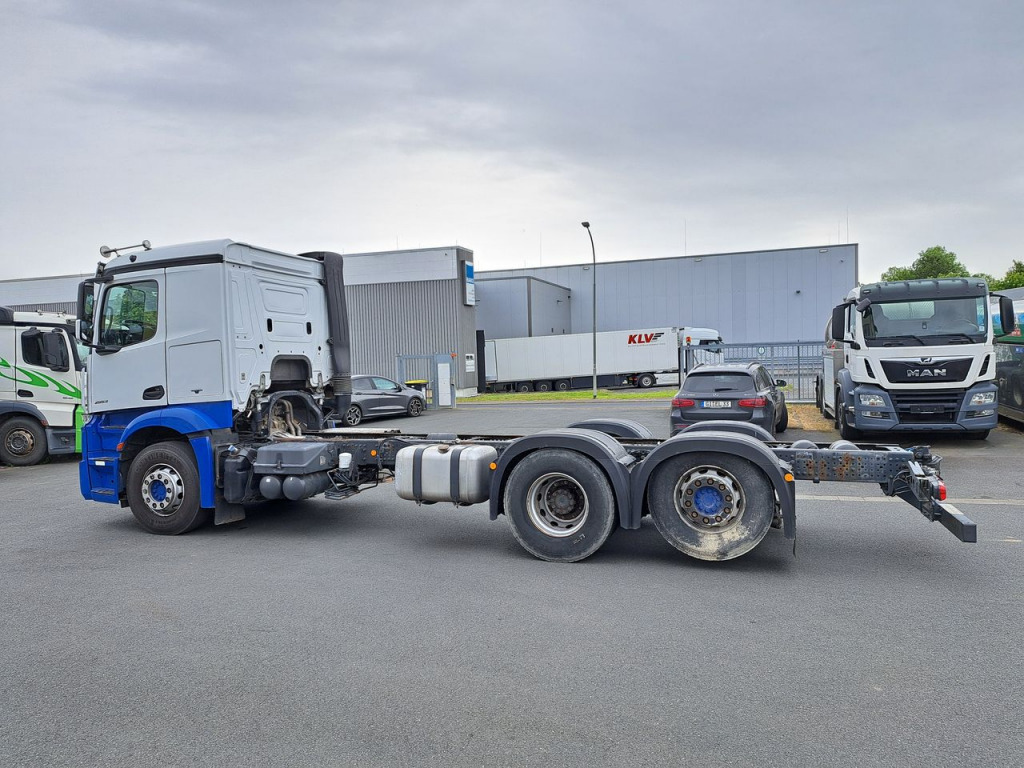 Mercedes Benz 2553 Actros 6x2 (Nr. 5790) - Fahrgestell LKW: das Bild 4 Mercedes Benz 2553 Actros 6x2 (Nr. 5790) - Fahrgestell LKW: das Bild 4