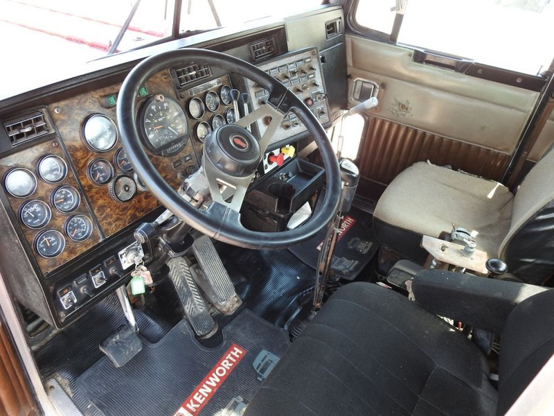 Innenraum Bild 1: Pritsche LKW Kenworth * C500 * Bed / Winch * 8x4 Oil Field Truck *