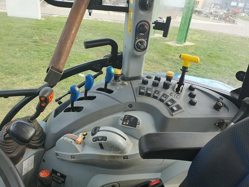 New Holland T 5.115 - Traktor: das Bild 5 New Holland T 5.115 - Traktor: das Bild 5