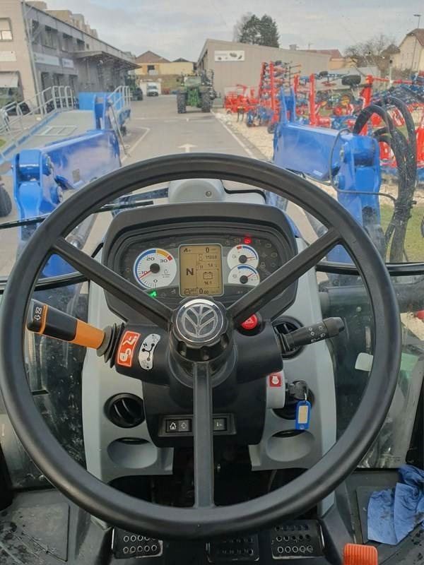 New Holland T 5.115 - Traktor: das Bild 4 New Holland T 5.115 - Traktor: das Bild 4