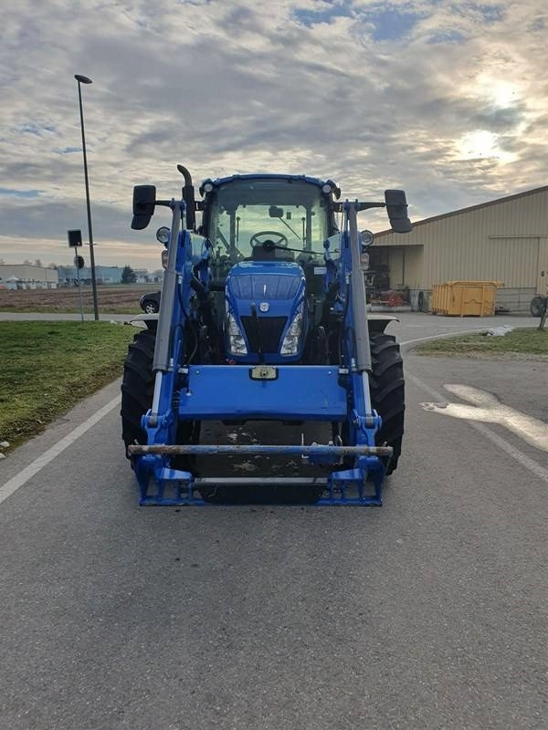 New Holland T 5.115 - Traktor: das Bild 3 New Holland T 5.115 - Traktor: das Bild 3