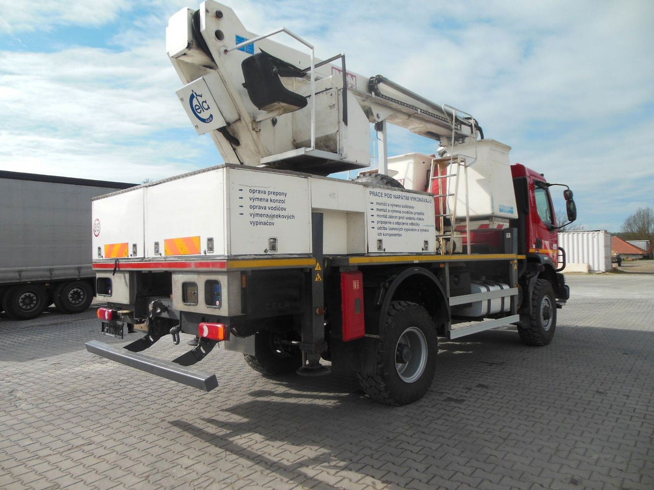 Renault MIDLUM 220.14,4X4,HUBARBEITBÜHNE 16,5M, ISOLIERT - LKW mit Arbeitsbühne: das Bild 3 Renault MIDLUM 220.14,4X4,HUBARBEITBÜHNE 16,5M, ISOLIERT - LKW mit Arbeitsbühne: das Bild 3