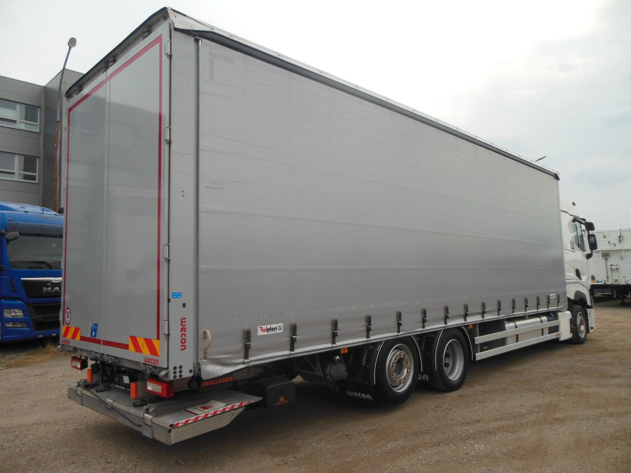 Renault T 440, 6X2, D-HOLLANDIA, 23 PALETTEN, WIE NEUE! - Plane LKW: das Bild 3 Renault T 440, 6X2, D-HOLLANDIA, 23 PALETTEN, WIE NEUE! - Plane LKW: das Bild 3