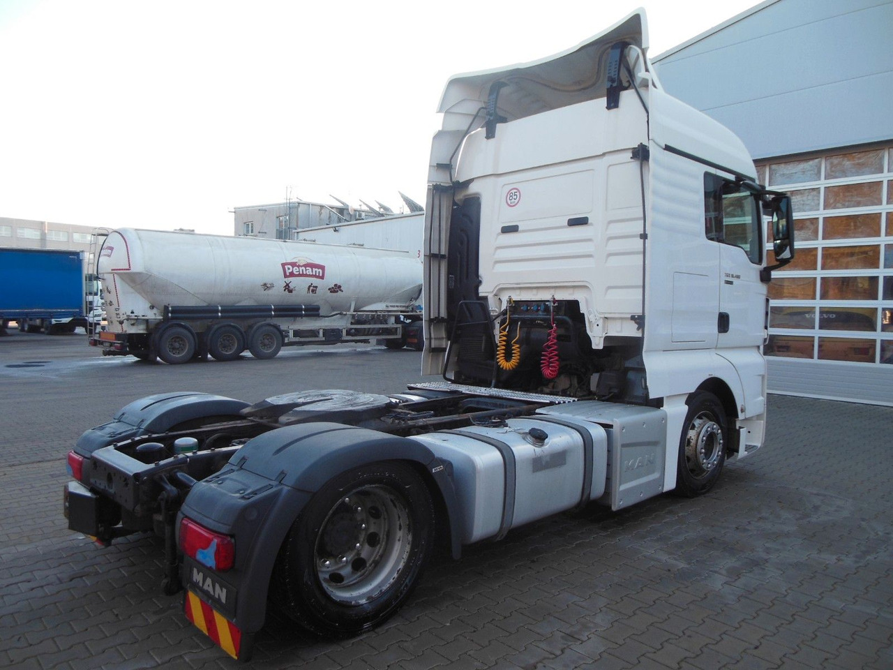 MAN TGX 18.480 LLS-U, LOWDECK + KRONE MEGA MAN TGX 18.480 LLS-U, LOWDECK - Sattelzugmaschine: das Bild 3 MAN TGX 18.480 LLS-U, LOWDECK + KRONE MEGA MAN TGX 18.480 LLS-U, LOWDECK - Sattelzugmaschine: das Bild 3