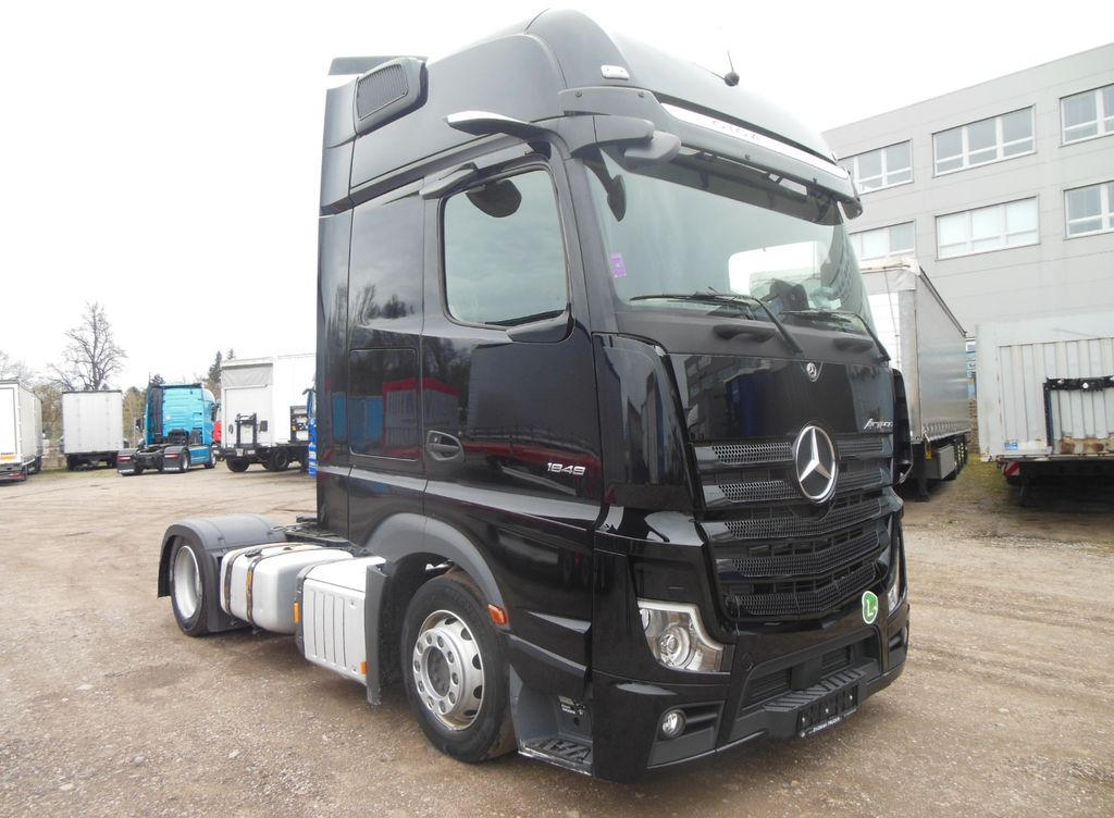 Mercedes-Benz 1848 ACTROS, LOWDECK, GIGA SPACE, STANDKLIMA - Sattelzugmaschine: das Bild 2 Mercedes-Benz 1848 ACTROS, LOWDECK, GIGA SPACE, STANDKLIMA - Sattelzugmaschine: das Bild 2
