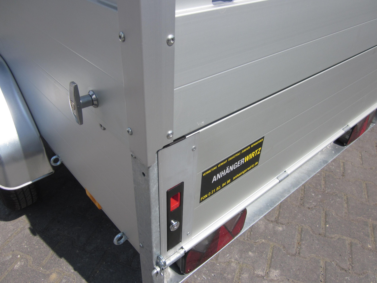 ALUBOXX Deckelanhänger GTB 1200 HT 251x126x48cm (S) 1160kg - PKW Anhänger: das Bild 5 ALUBOXX Deckelanhänger GTB 1200 HT 251x126x48cm (S) 1160kg - PKW Anhänger: das Bild 5