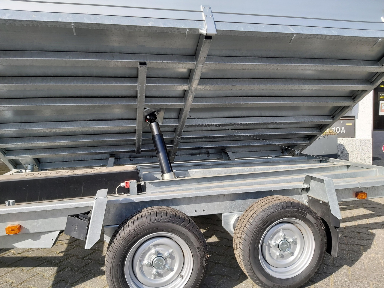 Anssems Kipper KSX 3500 Elektrisch 305x178x35cm Stahlboden niedrig Fahrgestell 3500kg - Kipper Anhänger: das Bild 5 Anssems Kipper KSX 3500 Elektrisch 305x178x35cm Stahlboden niedrig Fahrgestell 3500kg - Kipper Anhänger: das Bild 5