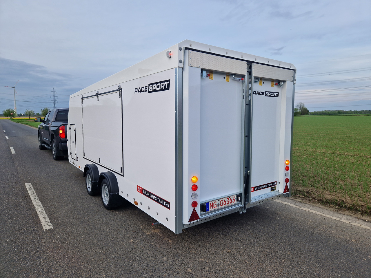 Autotransporter Anhänger BJT Race Sport Transporter 500x200x175cm E Winde Stauraum front 2600kg Modell 2024: das Bild 15