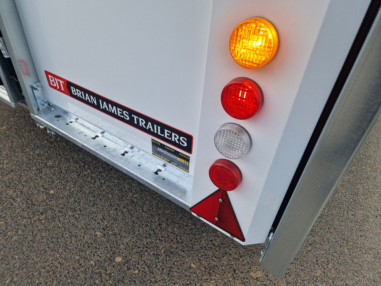 Autotransporter Anhänger BJT Race Sport Transporter 500x200x175cm E Winde Stauraum front 2600kg Modell 2024: das Bild 14