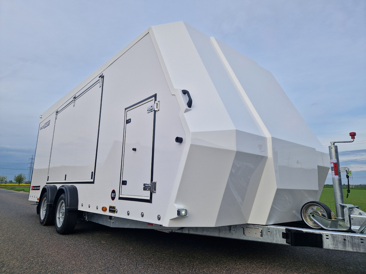 Autotransporter Anhänger BJT Race Sport Transporter 500x200x175cm E Winde Stauraum front 2600kg Modell 2024: das Bild 10