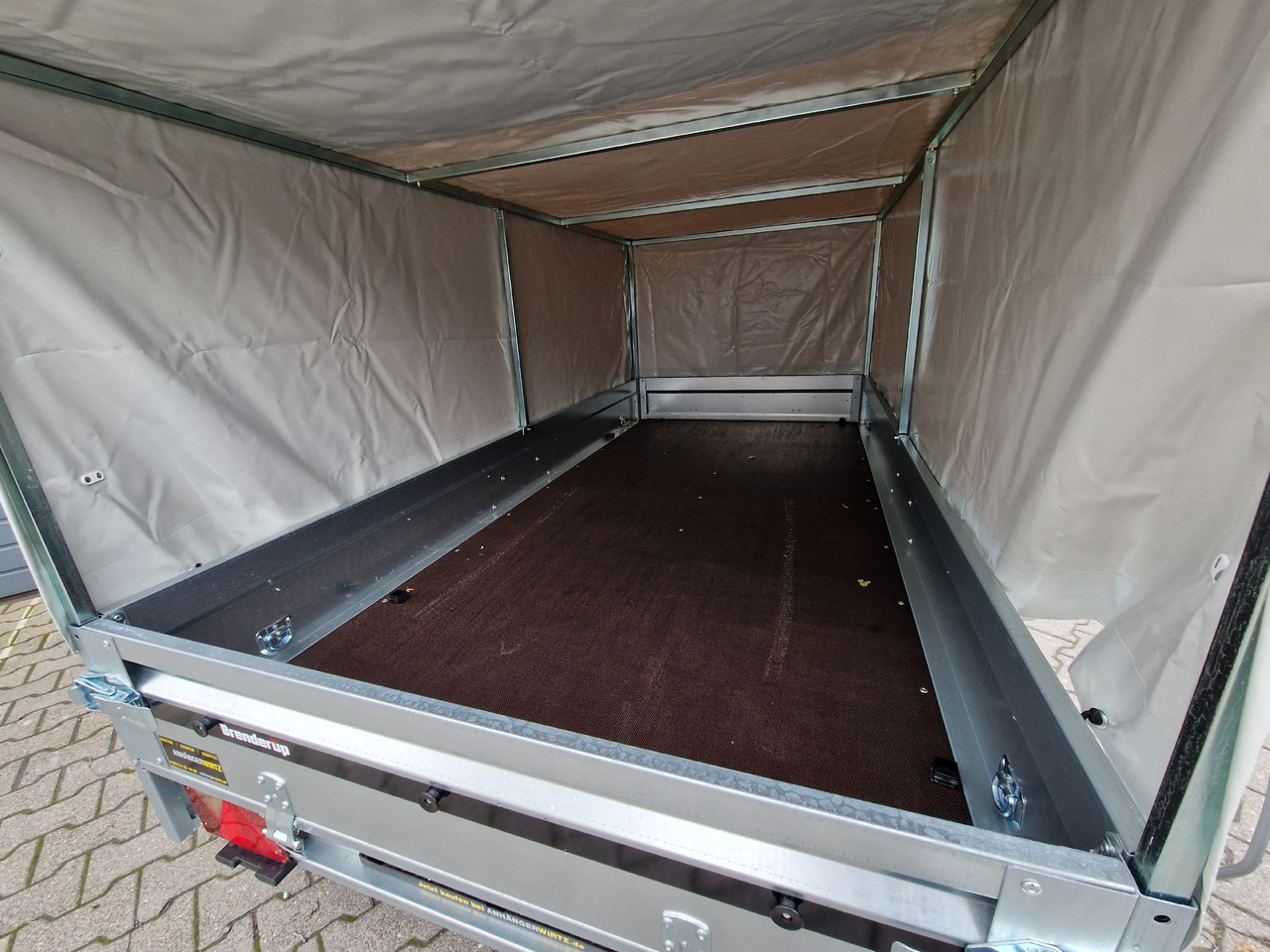 Brenderup 2270S UB 750 270x128x100cm Hochplane (S) 750kg - PKW Anhänger: das Bild 4 Brenderup 2270S UB 750 270x128x100cm Hochplane (S) 750kg - PKW Anhänger: das Bild 4