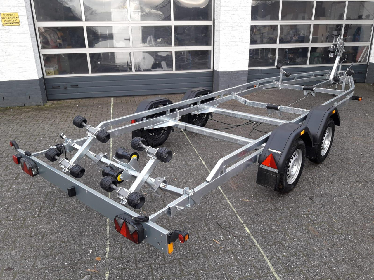 Brenderup Bootstrailer Premium 242000 TB SR 2000 Superrollen Winde Boote bis 650cm 2000kg 312268 - Bootstrailer: das Bild 2 Brenderup Bootstrailer Premium 242000 TB SR 2000 Superrollen Winde Boote bis 650cm 2000kg 312268 - Bootstrailer: das Bild 2