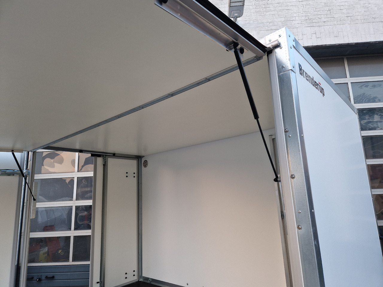 Brenderup Cargo Dynamic CD300 TB D ST SK 300x155x185cm Heck Seitentür Serviceklappe Wabe (M) 2000kg - Verkaufsanhänger: das Bild 2 Brenderup Cargo Dynamic CD300 TB D ST SK 300x155x185cm Heck Seitentür Serviceklappe Wabe (M) 2000kg - Verkaufsanhänger: das Bild 2