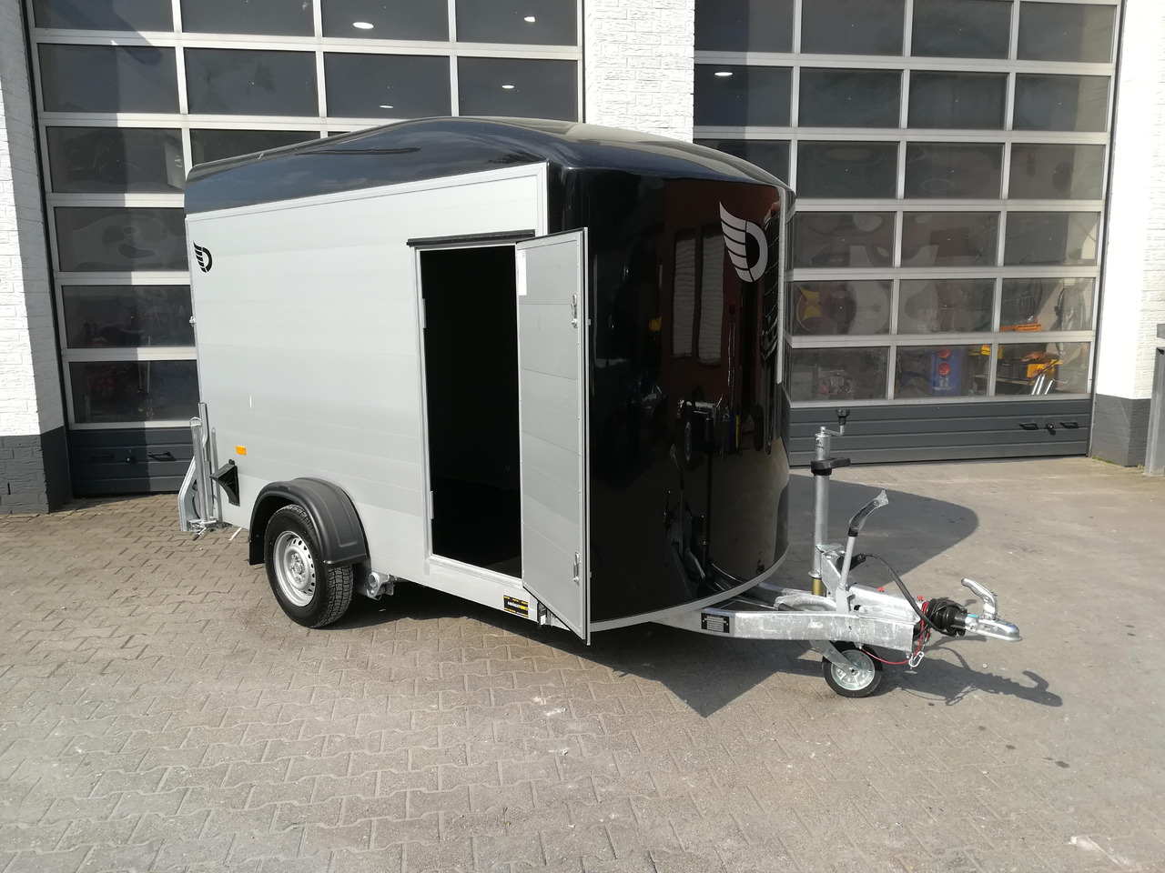 Cargo Roadster 300 300x150x184cm Alu Poly black Seitentür Pullman 100km/H 1300kg - PKW Anhänger: das Bild 4 Cargo Roadster 300 300x150x184cm Alu Poly black Seitentür Pullman 100km/H 1300kg - PKW Anhänger: das Bild 4