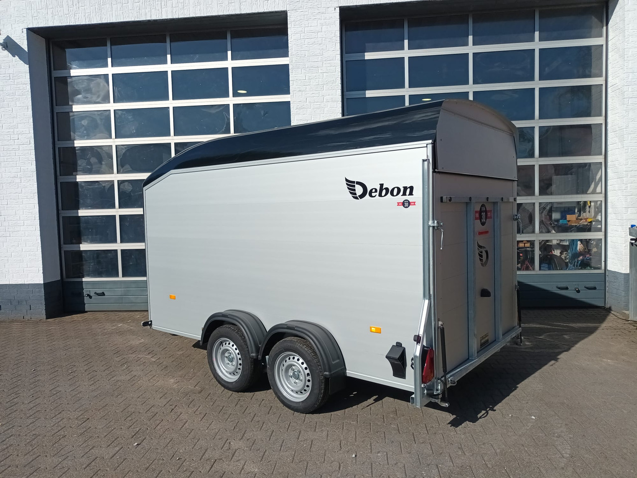 Cargo Roadster 700 375x180x200cm Alu Poly black Pullman 100km/H 2600kg Modell 2025 - PKW Anhänger: das Bild 5 Cargo Roadster 700 375x180x200cm Alu Poly black Pullman 100km/H 2600kg Modell 2025 - PKW Anhänger: das Bild 5