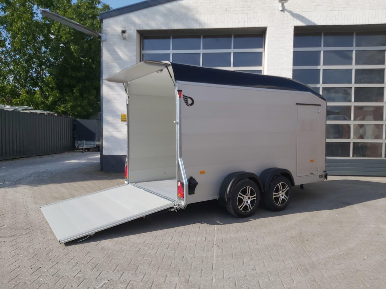 Cargo Roadster 700 375x180x200cm Alu black Alufelgen 2600kg Pullman 100km Herbst Aktion Modell - PKW Anhänger: das Bild 3 Cargo Roadster 700 375x180x200cm Alu black Alufelgen 2600kg Pullman 100km Herbst Aktion Modell - PKW Anhänger: das Bild 3