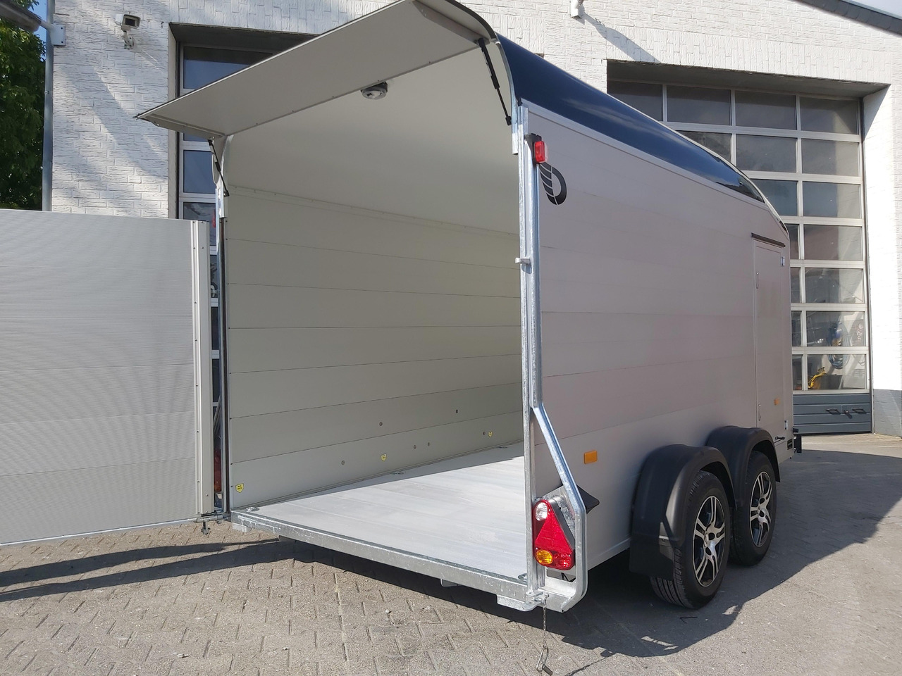 Cargo Roadster 700 375x180x200cm Alu black Alufelgen 2600kg Pullman 100km Herbst Aktion Modell - PKW Anhänger: das Bild 5 Cargo Roadster 700 375x180x200cm Alu black Alufelgen 2600kg Pullman 100km Herbst Aktion Modell - PKW Anhänger: das Bild 5