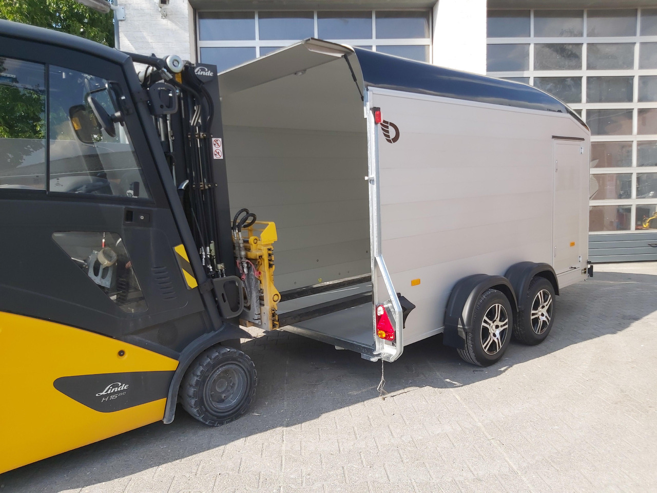 Cargo Roadster 700 375x180x200cm Alu black Alufelgen 2600kg Pullman 100km Herbst Aktion Modell - PKW Anhänger: das Bild 4 Cargo Roadster 700 375x180x200cm Alu black Alufelgen 2600kg Pullman 100km Herbst Aktion Modell - PKW Anhänger: das Bild 4