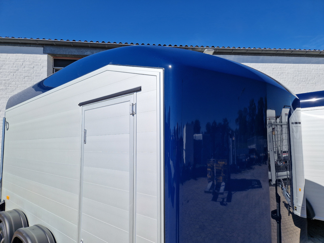 Cargo Roadster 700 plus 375x180x200cm Alu Poly kingblue Seitentür Alufelgen darkline Pullman 2600kg - Koffer Anhänger: das Bild 5 Cargo Roadster 700 plus 375x180x200cm Alu Poly kingblue Seitentür Alufelgen darkline Pullman 2600kg - Koffer Anhänger: das Bild 5