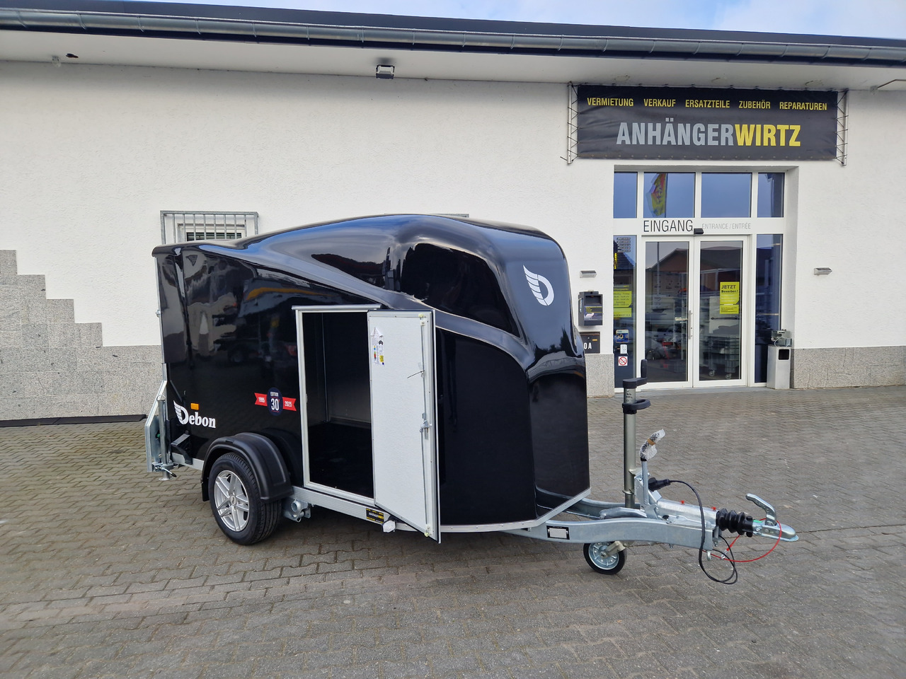 Debon Cargo 1300 300x152x168cm black Seitentür Alufelgen silver Pullman II 100km/H 1300kg Modell 25 - PKW Anhänger: das Bild 3 Debon Cargo 1300 300x152x168cm black Seitentür Alufelgen silver Pullman II 100km/H 1300kg Modell 25 - PKW Anhänger: das Bild 3