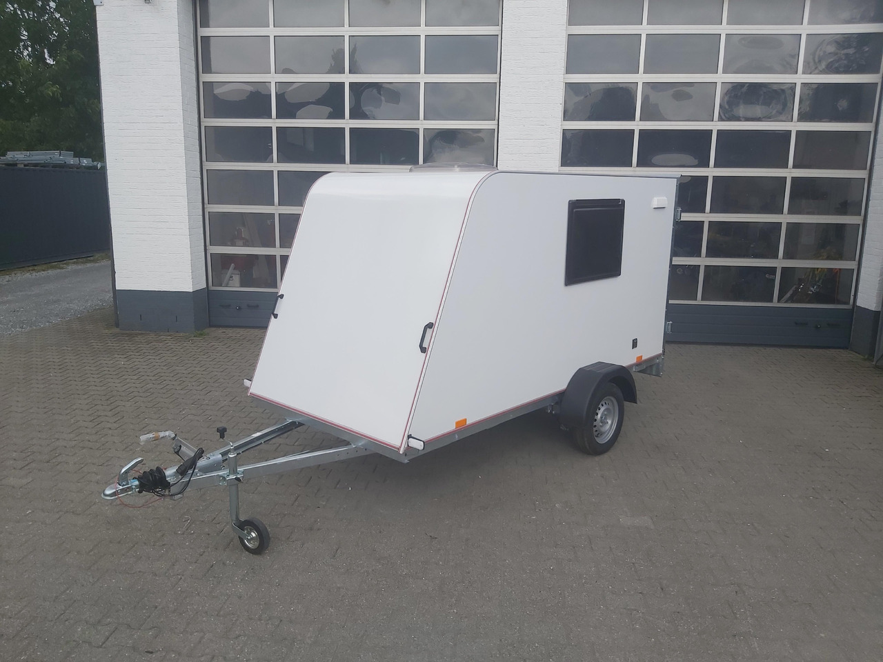 Kargo Camp TFS S Midi 320x150x150cm aero Seitentür Fenster Strom 230V (S) 750kg gebremst Modell 22 - Wohnwagen: das Bild 5 Kargo Camp TFS S Midi 320x150x150cm aero Seitentür Fenster Strom 230V (S) 750kg gebremst Modell 22 - Wohnwagen: das Bild 5