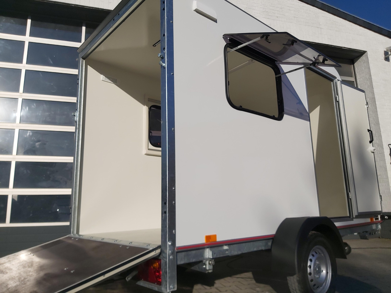 Kargo Camp TFS S Midi+ 320x150x180cm aero Seitentür Rampe Fenster+ 230V 12V 750kg Bremse 100km/H - Wohnwagen: das Bild 5 Kargo Camp TFS S Midi+ 320x150x180cm aero Seitentür Rampe Fenster+ 230V 12V 750kg Bremse 100km/H - Wohnwagen: das Bild 5