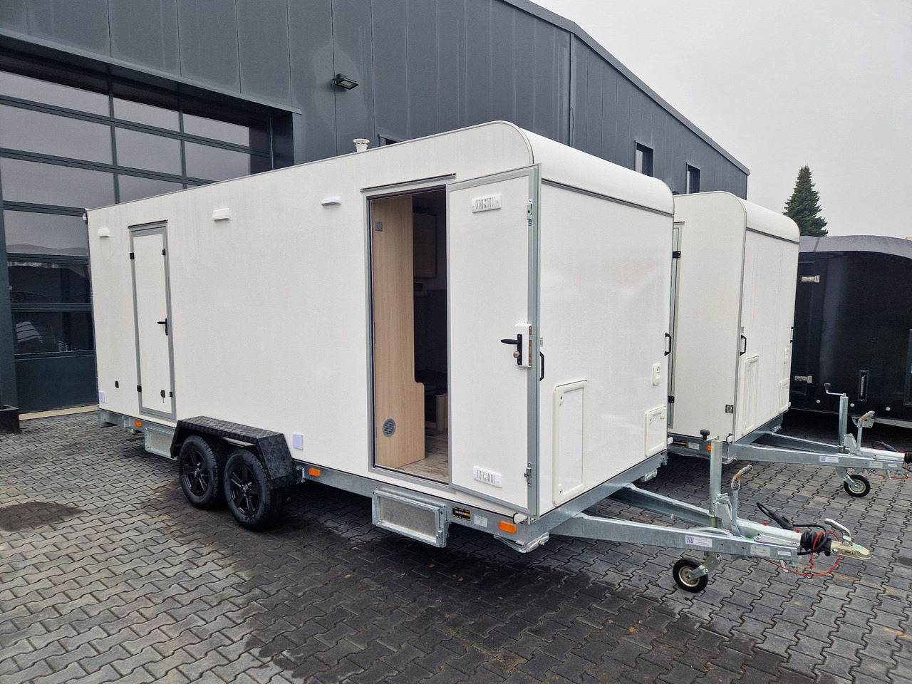 Koffer Sport Camp TFS 550.01 550x200x210cm Laderaum ST & Wohnabteil 2700kg - Wohnwagen: das Bild 3 Koffer Sport Camp TFS 550.01 550x200x210cm Laderaum ST & Wohnabteil 2700kg - Wohnwagen: das Bild 3