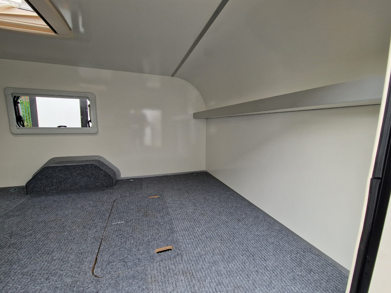 Mini Caravan Cargo Base Camp M+ wild 290cm Alufelgen 2 Fenster 100km/H 800kg - Wohnwagen: das Bild 3 Mini Caravan Cargo Base Camp M+ wild 290cm Alufelgen 2 Fenster 100km/H 800kg - Wohnwagen: das Bild 3