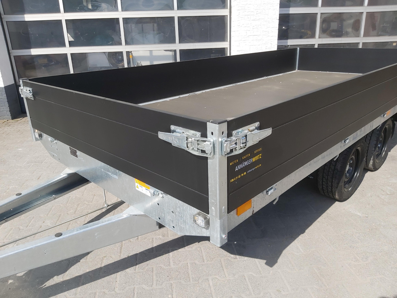 Saris PL406 184 2700 2 406x184x35cm black Edition LED Beleuchtung 13" (XL) 2700kg - Pritschenanhänger/ Plattformanhänger: das Bild 2 Saris PL406 184 2700 2 406x184x35cm black Edition LED Beleuchtung 13" (XL) 2700kg - Pritschenanhänger/ Plattformanhänger: das Bild 2