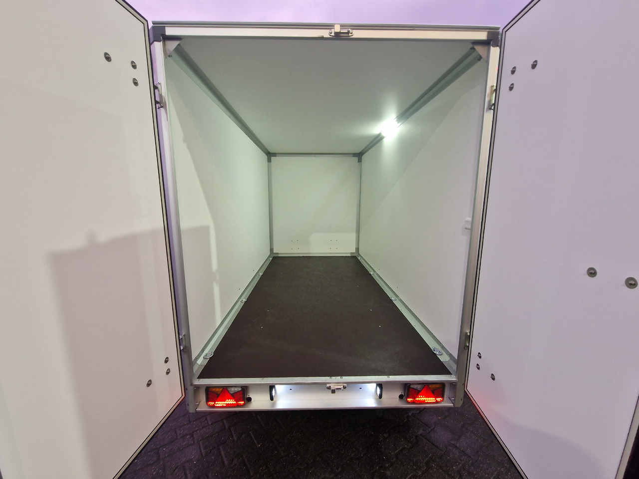 Variant 2517 C4 Edition black 346x168x188cm Alufelgen 2500kg 100 km/H - Koffer Anhänger: das Bild 3 Variant 2517 C4 Edition black 346x168x188cm Alufelgen 2500kg 100 km/H - Koffer Anhänger: das Bild 3