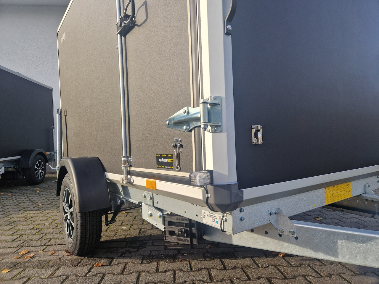 Variant C1315 C2 Edition black 258x148x157cm Alufelgen Seitentür 1350kg 100km/H black deal - Koffer Anhänger: das Bild 3 Variant C1315 C2 Edition black 258x148x157cm Alufelgen Seitentür 1350kg 100km/H black deal - Koffer Anhänger: das Bild 3