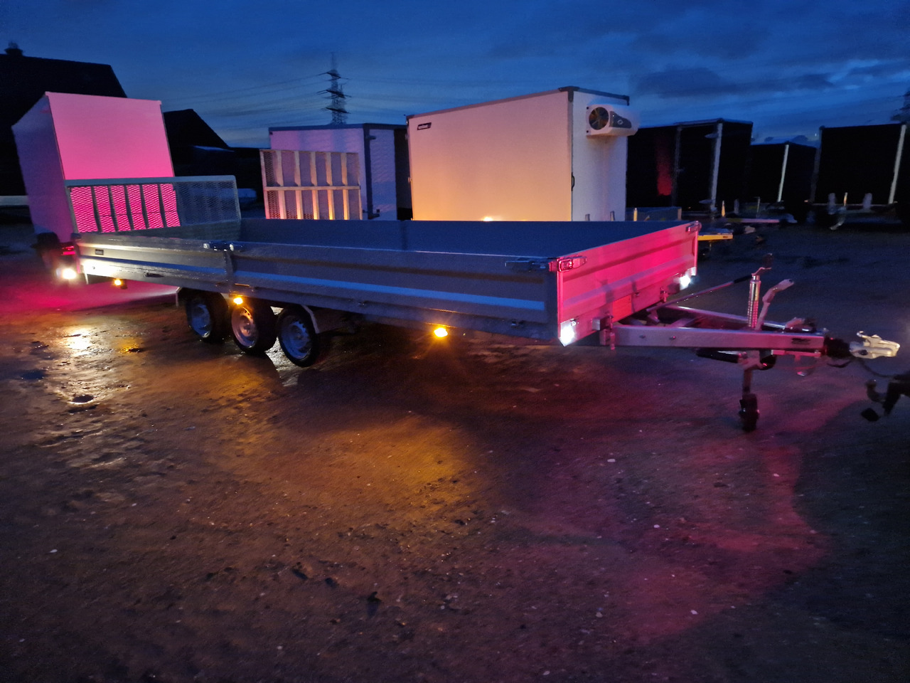 Variant Maschinentransporter 3563 UX Maxi Load 620x210x30cm LED Tridem Parabelfeder 3500kg Modell 24 - Baumaschinenanhänger: das Bild 2 Variant Maschinentransporter 3563 UX Maxi Load 620x210x30cm LED Tridem Parabelfeder 3500kg Modell 24 - Baumaschinenanhänger: das Bild 2